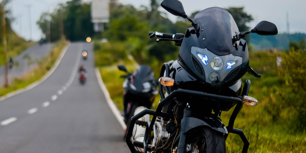 Bulle moto : quel produit pour bien la nettoyer ?